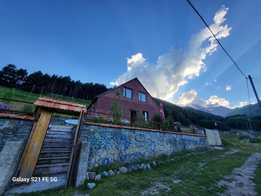 Peak House Villa Kazbegi Eksteriør billede
